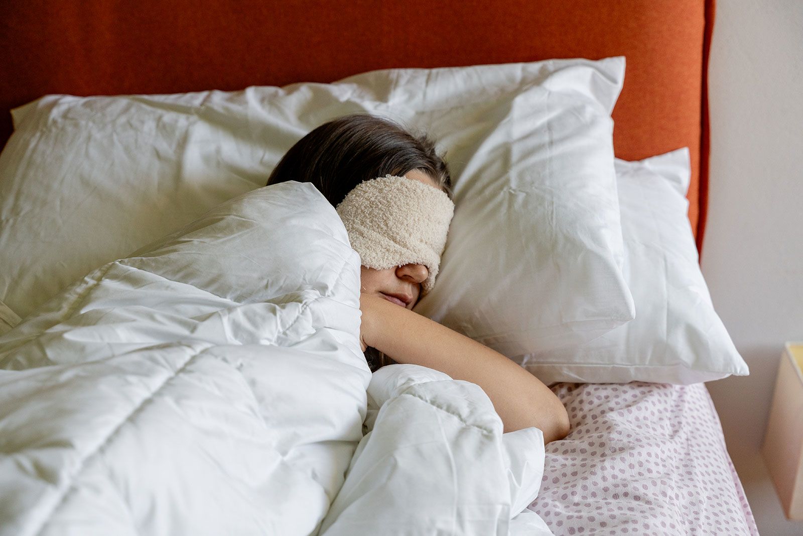 How sleep loss tricks your brain into craving junk and gaining weight!