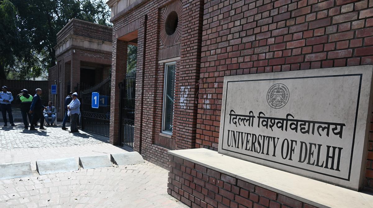 Anyone can now enroll in DU Courses - Here's how!