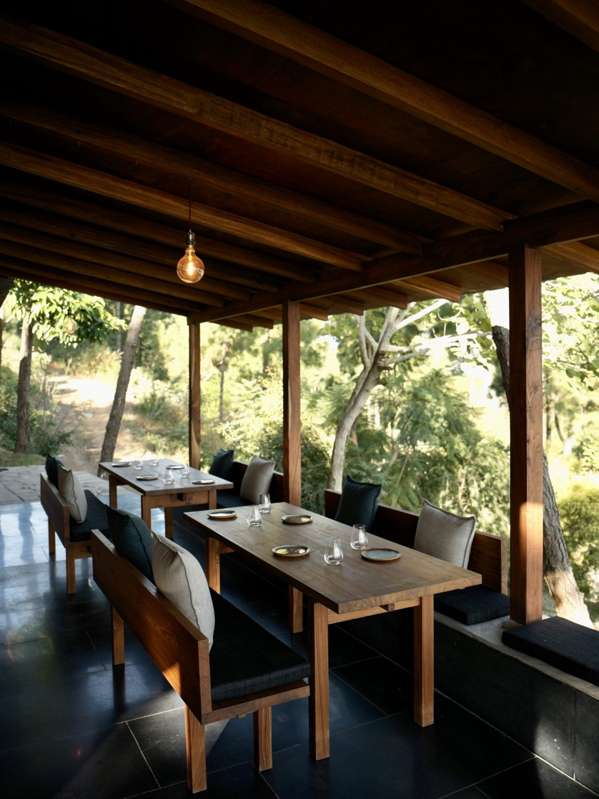 What mystery keeps this celebrated restaurant locked in the mountains?