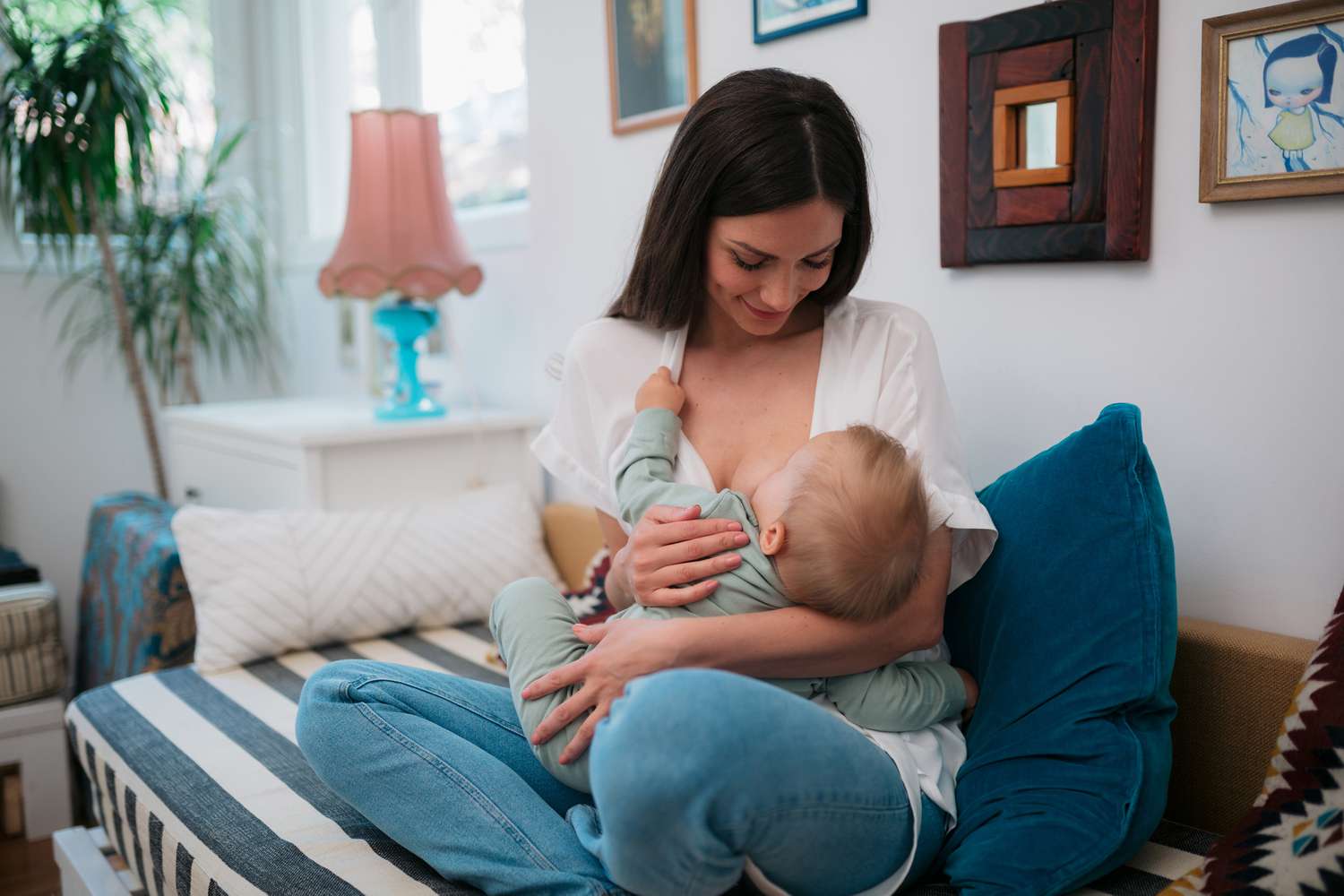 Can you Breastfeed if your baby has Jaundice? Experts reveal the truth!