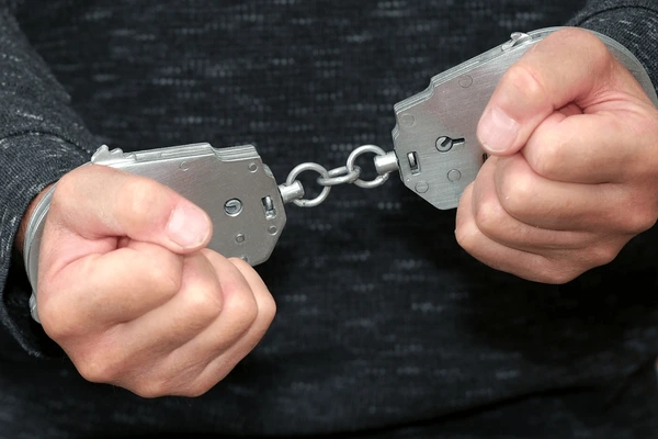 Girls forced to undress in Thane, Police arrest 2!