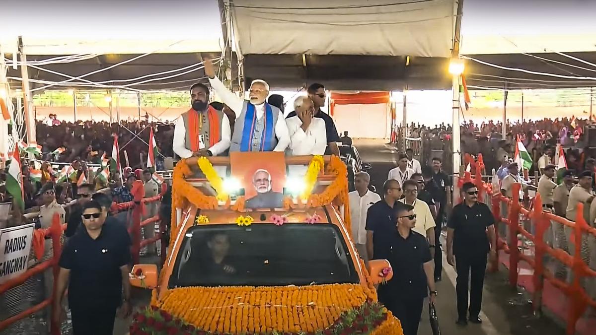 Modi blames opposition  Unveils ₹5 900 Cr projects in Siwan!