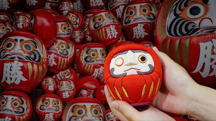 Daruma doll : Goal-setter rooted in zen & resilience!