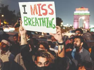 “Bacche saans nahi lete?”: Delhiites Protest Smog at India Gate!