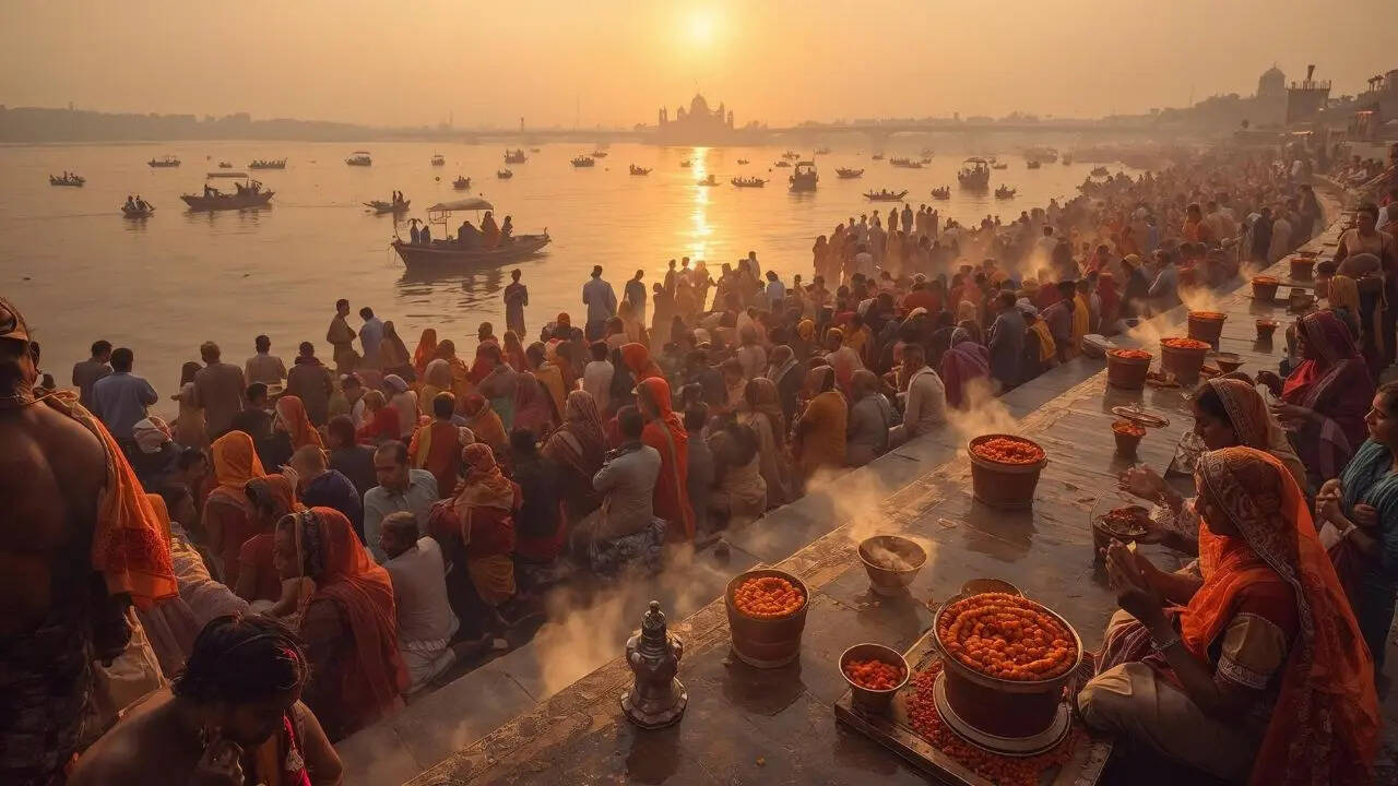 Chhath Puja’s Journey in Delhi: From Sarojini Nagar to Yamuna Ghats! Chhath Puja’s Journey in Delhi: From Sarojini Nagar to Yamuna Ghats!