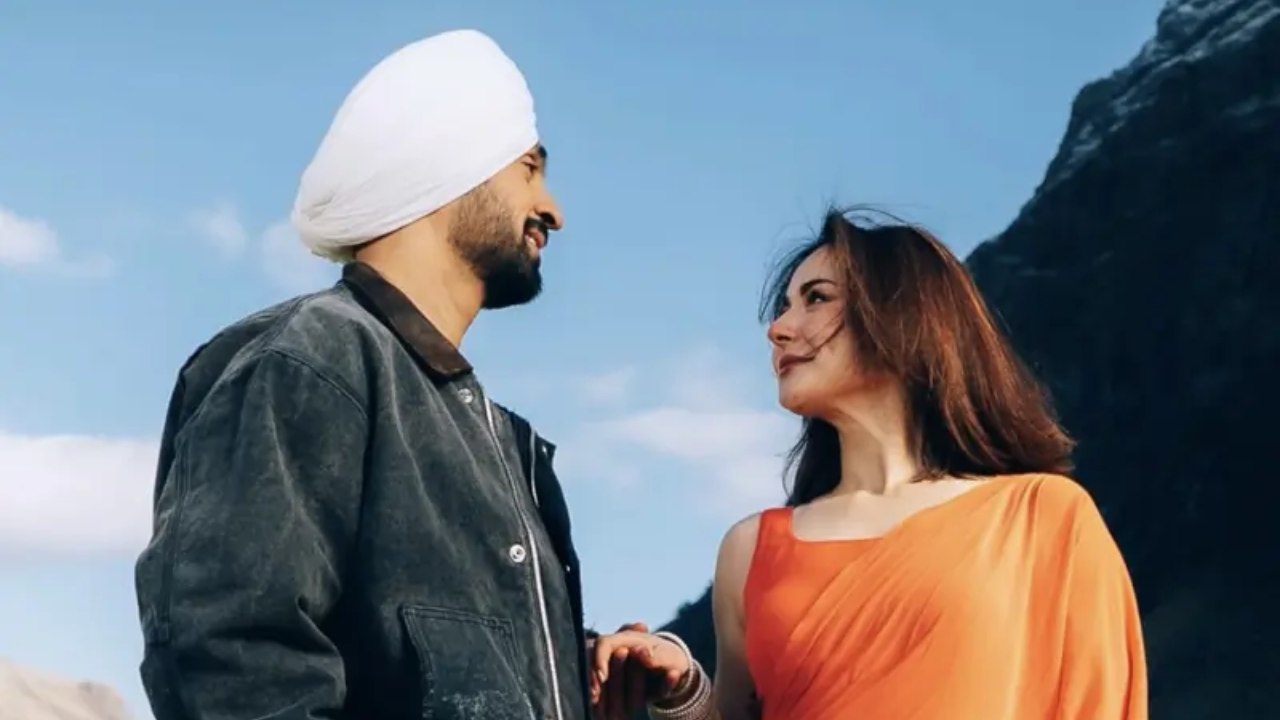 "Producers ka bohut paisa laga hai", says Diljit amid criticism over Hania Aamir's casting!