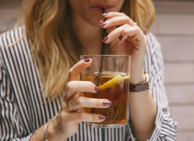Struggling with Bloating? These 9 Drinks Can Help!