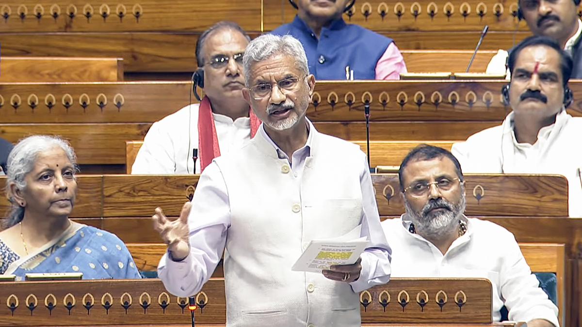 "Kaan Kholke Sun Le…" ,S Jaishankar rejects India–U.S. Mediation claims!