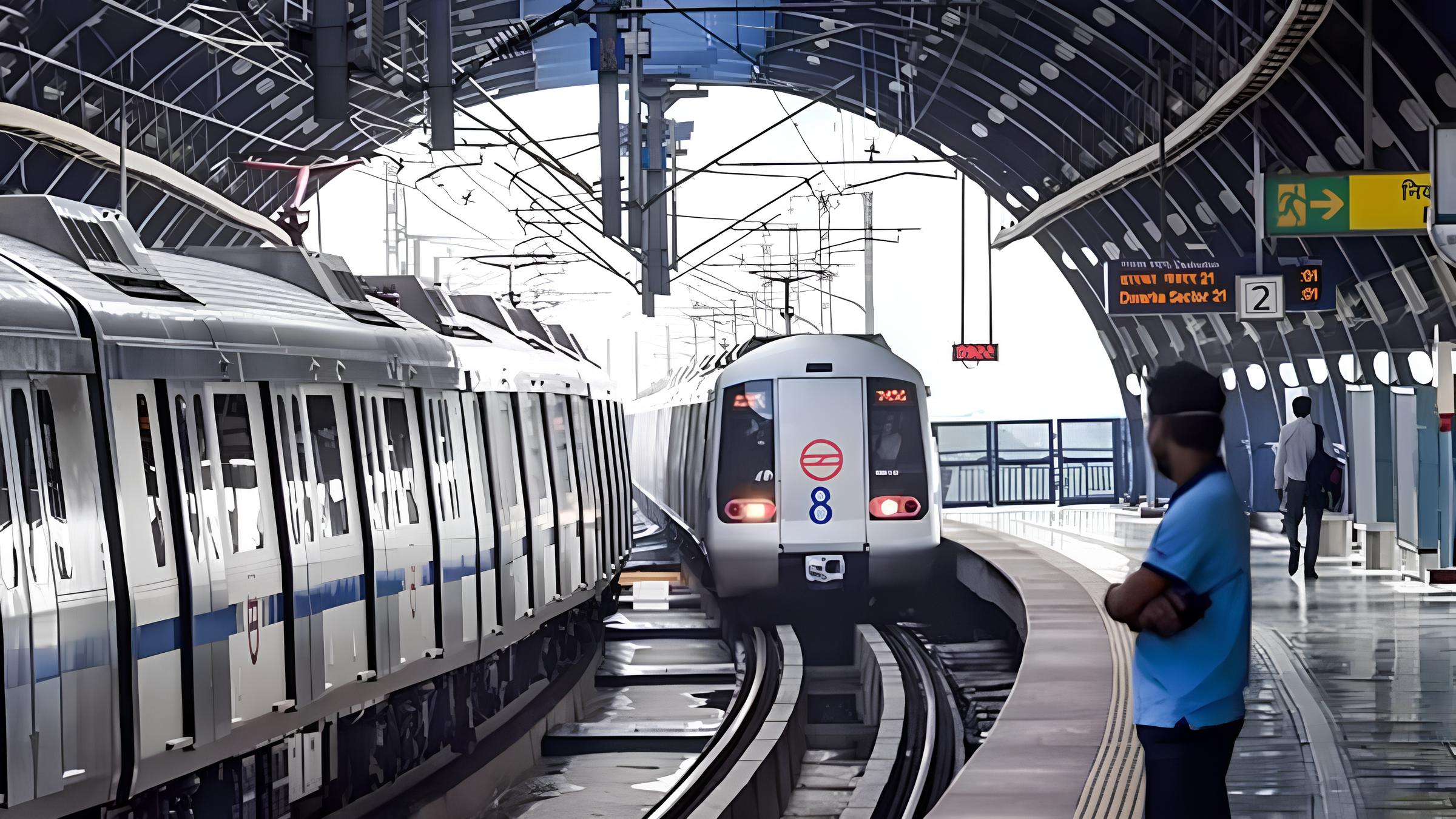 Cable theft at Delhi Metro’s Blue Line cause chaos for its passengers!