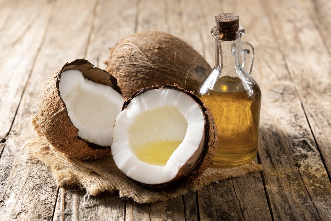 Can coconut oil and a bandage really heal a torn earlobe in just 7 days?