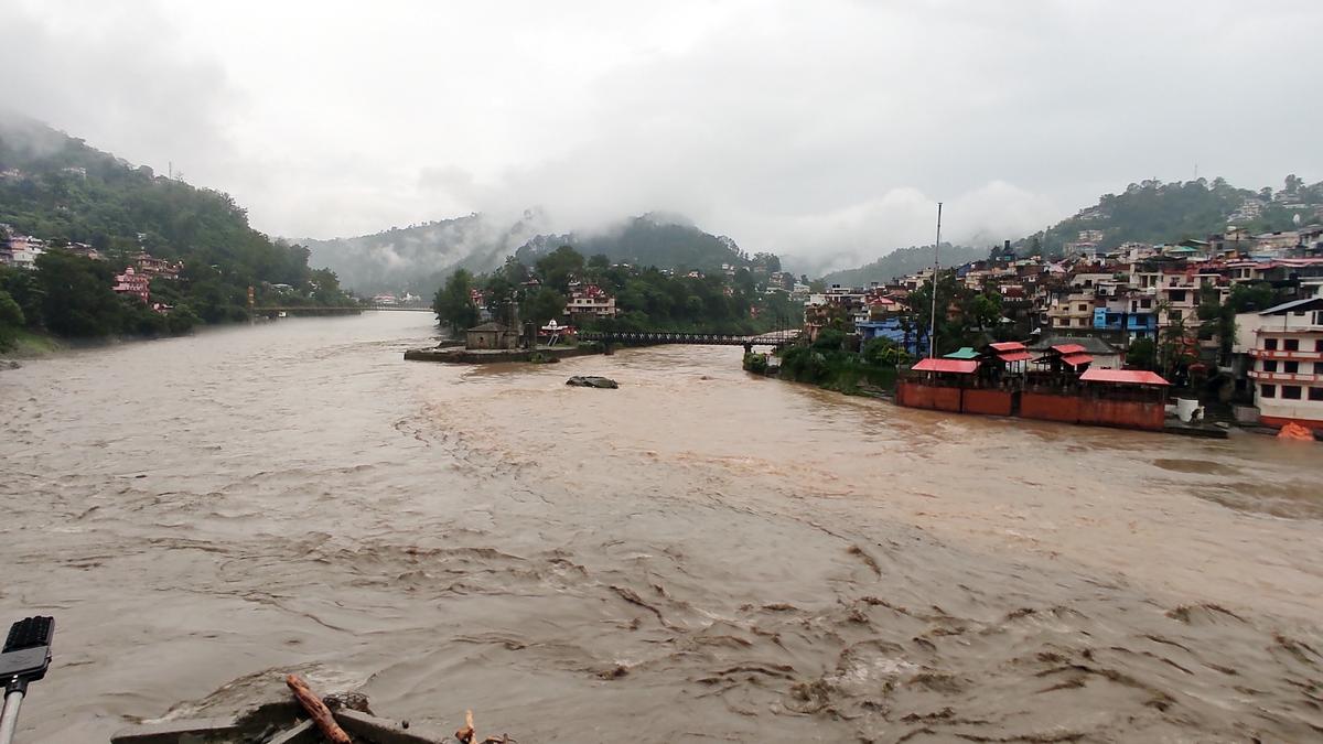 Himachal rains: 10 dead, 34 missing in Mandi!