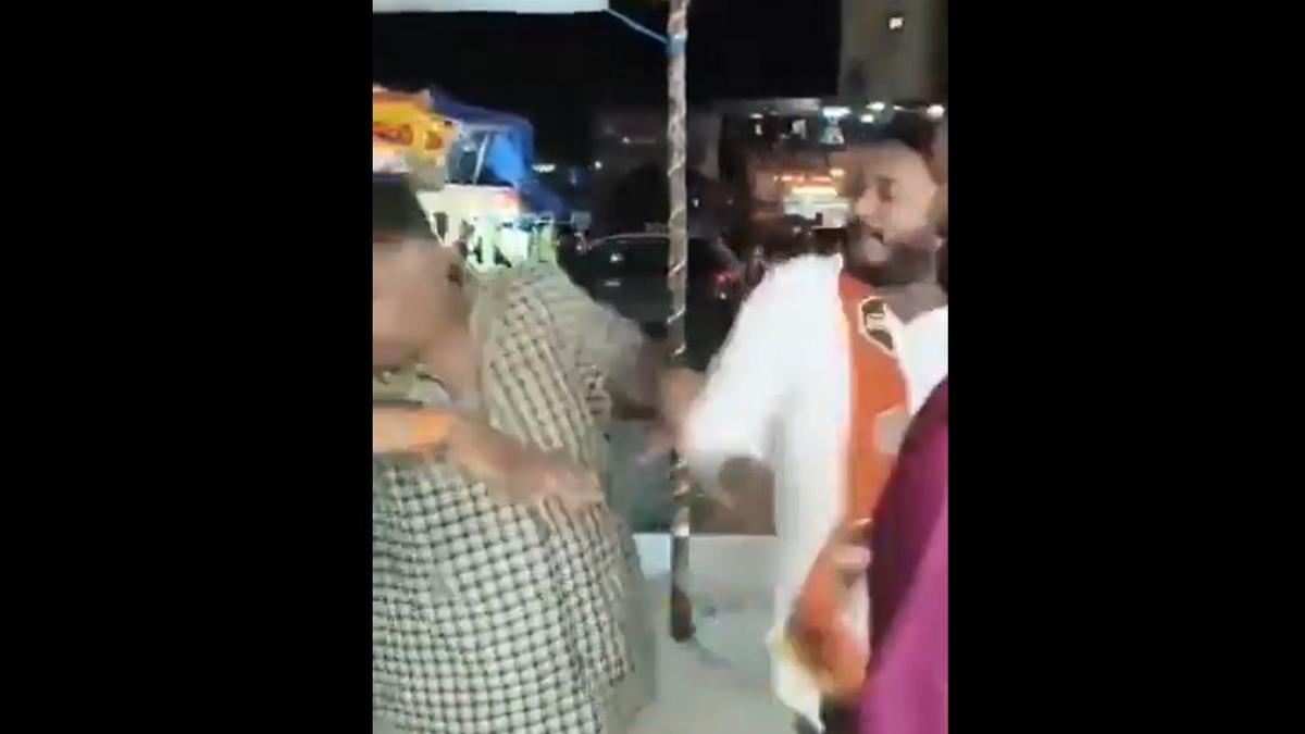 Thane stall owner assaulted by MNS workers for not speaking Marathi!