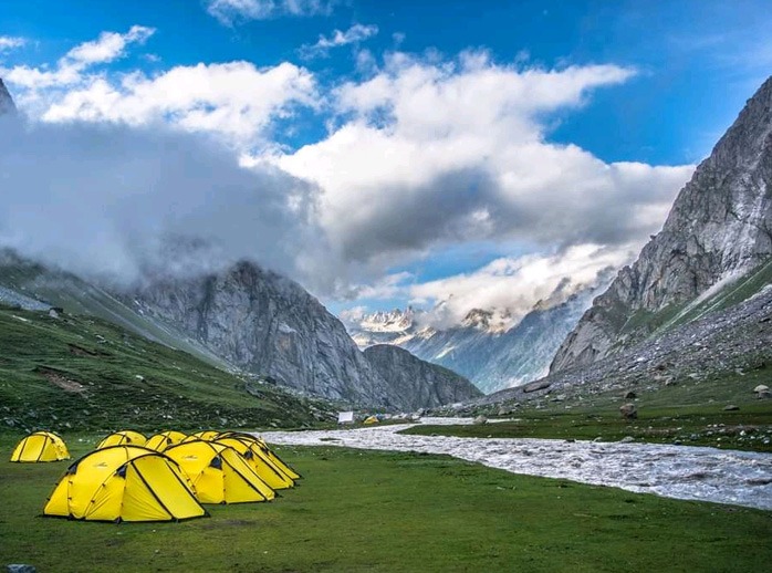 Why Buran Ghati is one of the most thrilling and scenic treks in Himachal Pradesh 