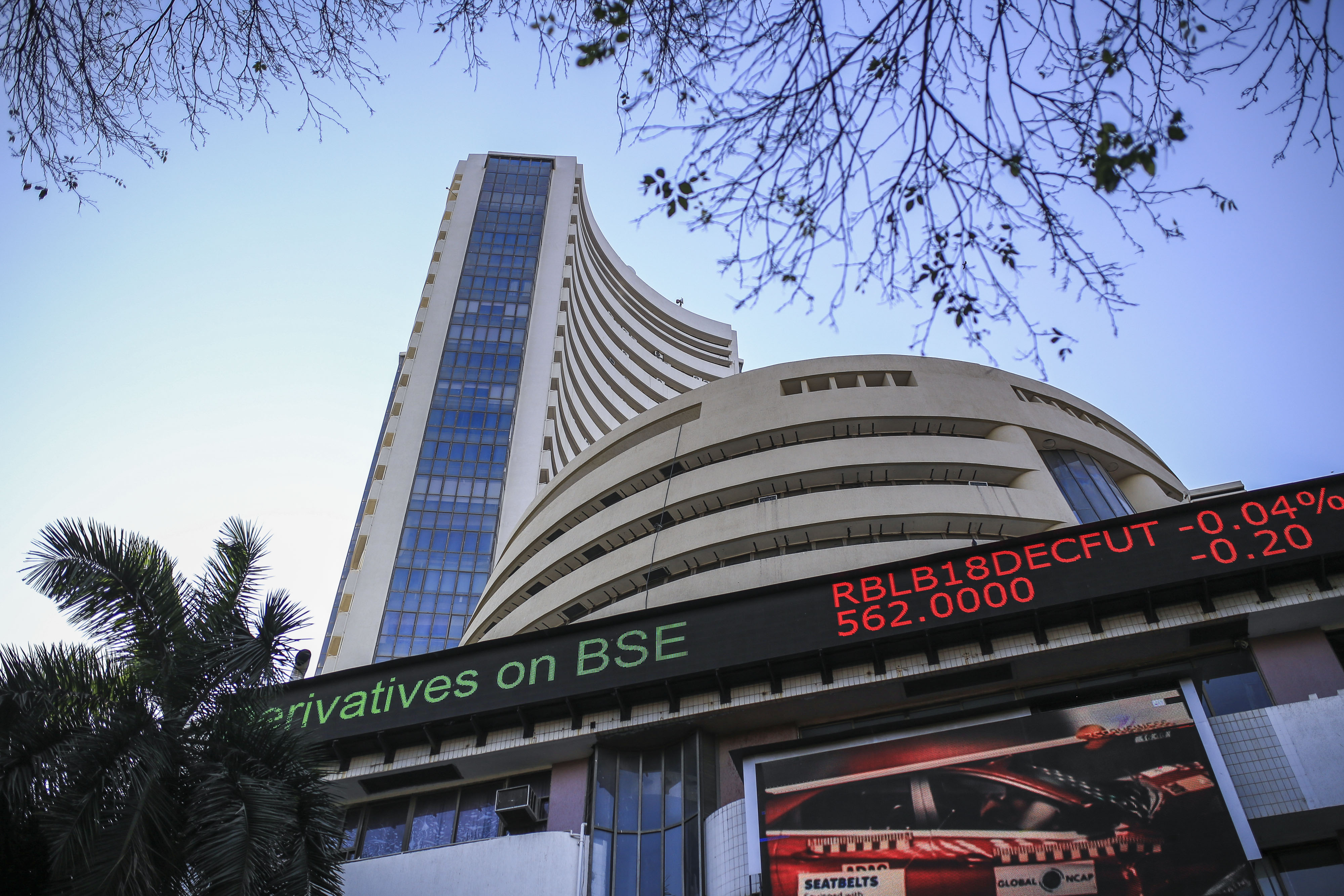 Sensex crashes 762 points, Nifty falls 200 amid weak market trends