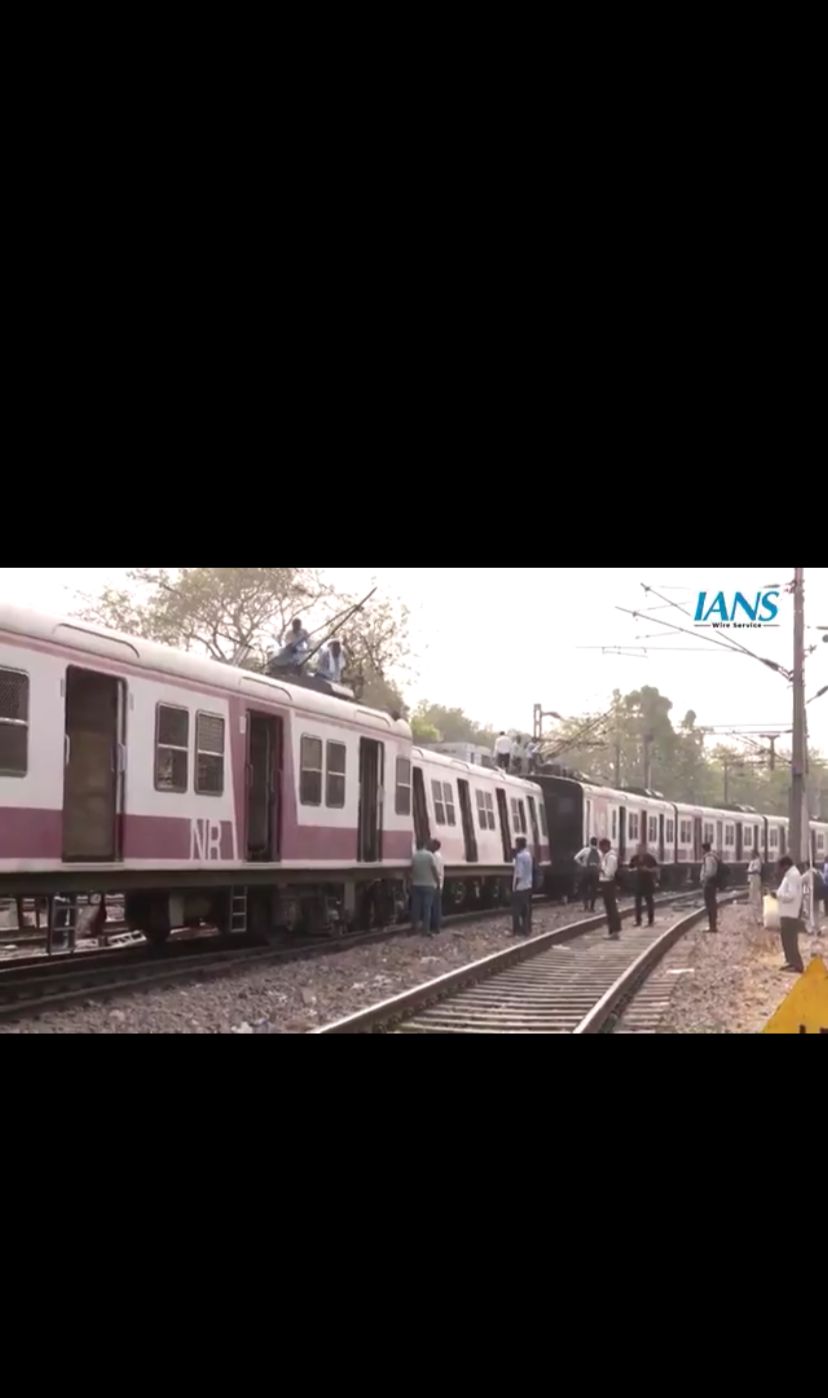 BREAKING: Train No. 64419 derails near Shivaji Bridge - Fourth coach jumps tracks, Delhi commuters Stunned!