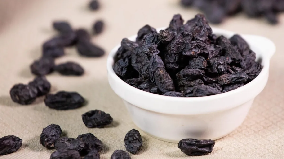 Struggling with weak eyes? Black raisins could be the natural cure you need!