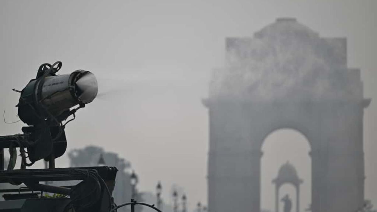 Post-Diwali smog pushes Delhi's Air Quality to Hazardous Levels!