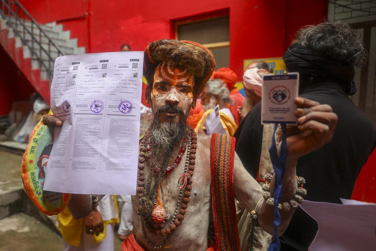 Massive rush in Jammu as devotees flock for Amarnath yatra registration!