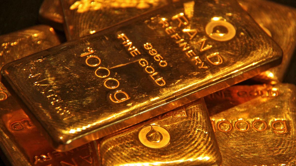 Gold hits record highs, yet China and India just can’t stop buying…!