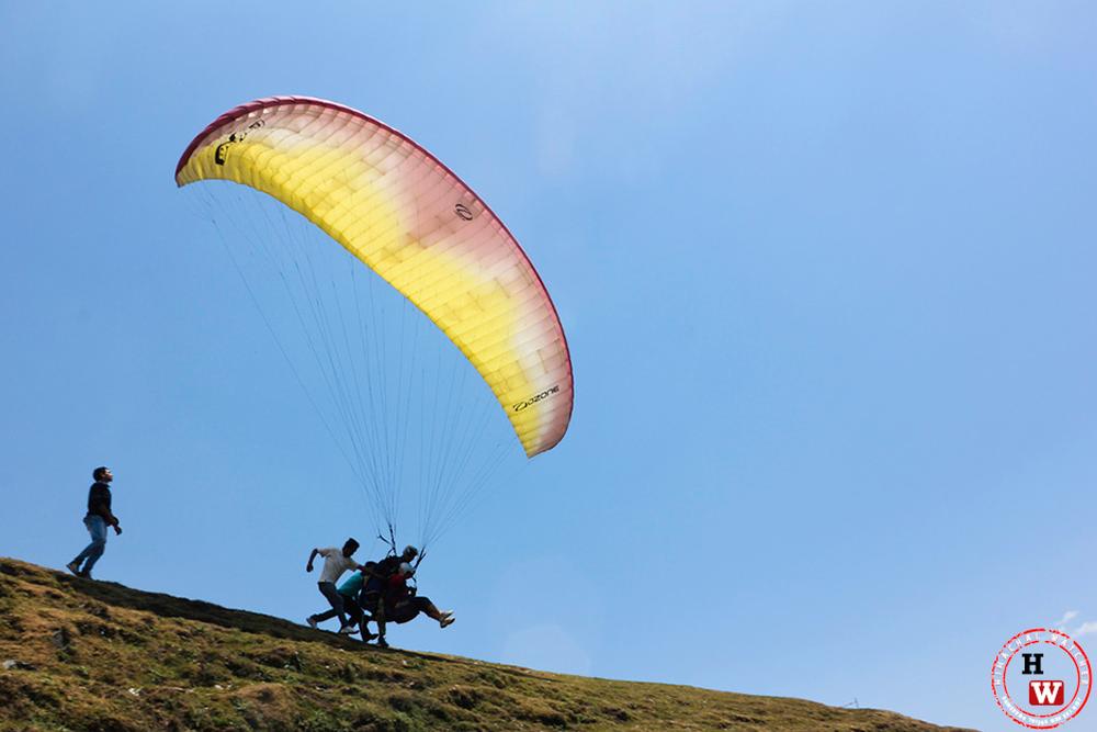 Gujarat tourist dies paragliding from unauthorised site near Dharamshala!