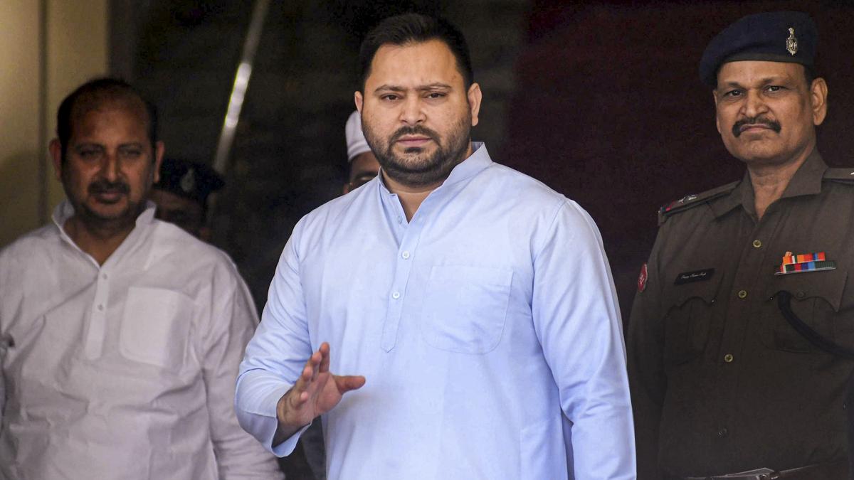 Gunfire erupts near Tejashwi's residence in Patna!