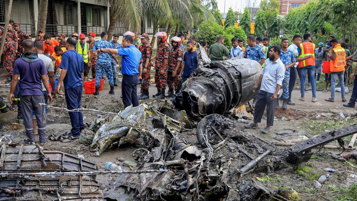 India rushes doctors to crash-hit Dhaka!