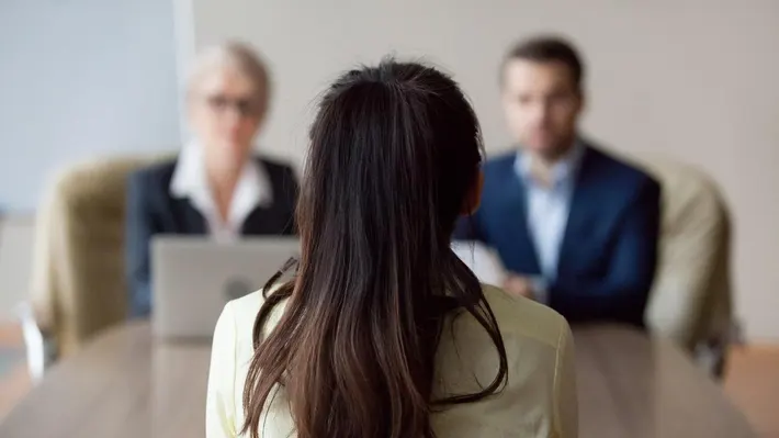 Ace your first Job Interview: Essential tips to stand out!