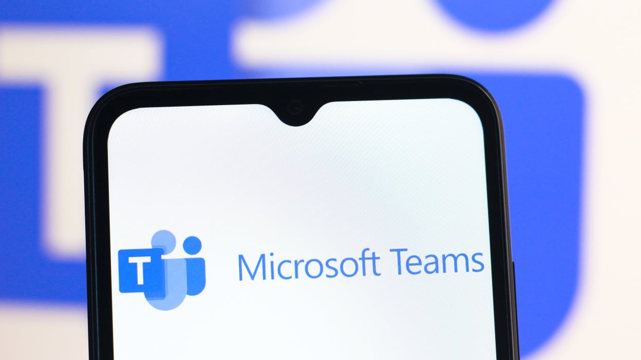 Surveillance or Convenience? Microsoft Teams to Share Your "Work Location" with Employers!