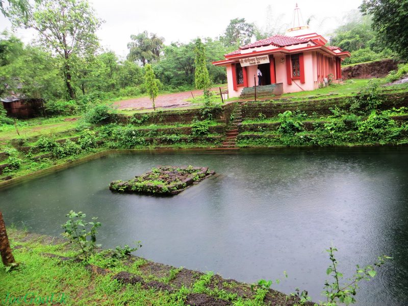 This 400-YO goa lake bubble when you clap!