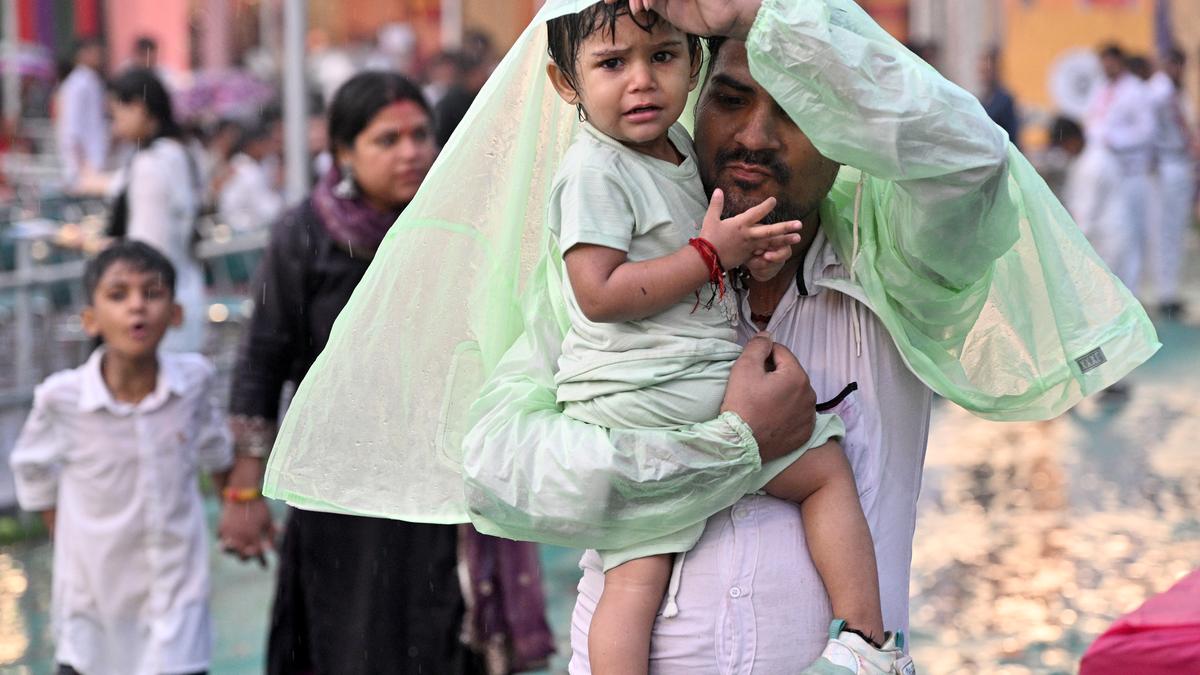 Yellow alert in Delhi: Rain, Thunderstorms and Gusty Winds Ahead!