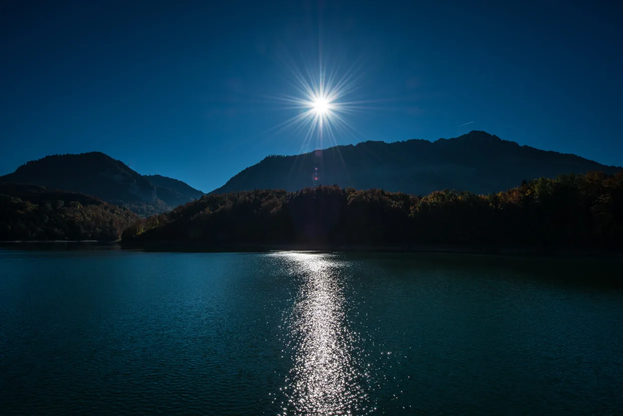 What if the sun never set? These 7 places live that reality...