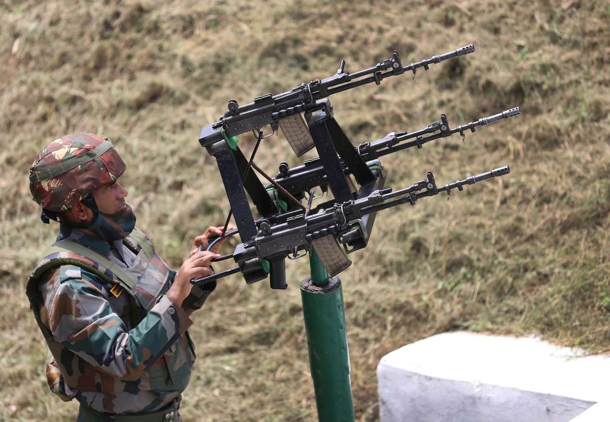 LoC Tensions Escalate: Pakistan Troops Abandon Posts Amid Indian Retaliation
