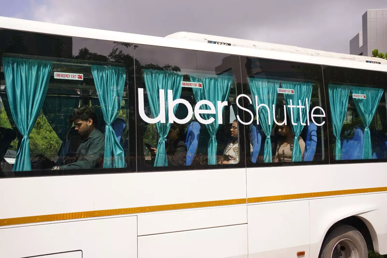 Uber Redirects Strategy: Shuts Down Delhi-NCR Shuttle Service!