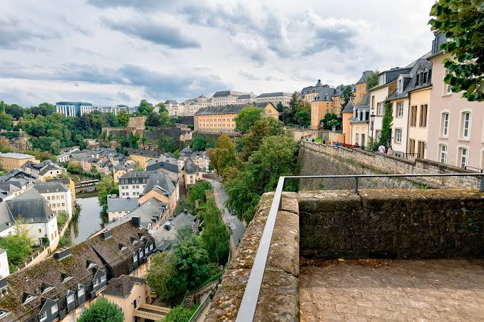 Where life feels best : 8 top quality nations!