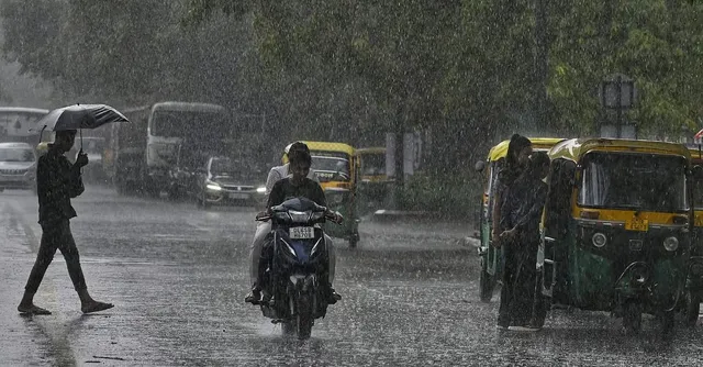 Heavy rains, waterlogging cripple Delhi traffic during morning rush!