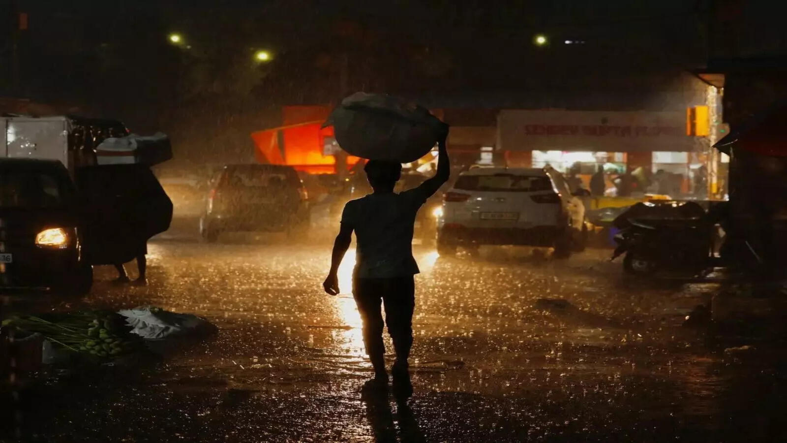 Delhi’s Smog-Clearing Rain Gamble Takes Flight! Delhi’s Smog-Clearing Rain Gamble Takes Flight!