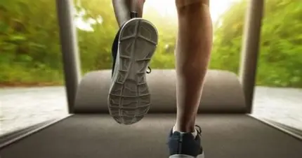 Man loses 20 kg in 4 months with a simple treadmill hack!