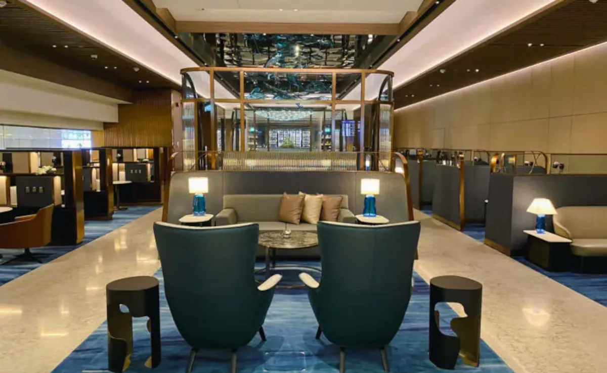 Airport lounges or five-star hotels? These 8 global lounges redefine luxury travel!