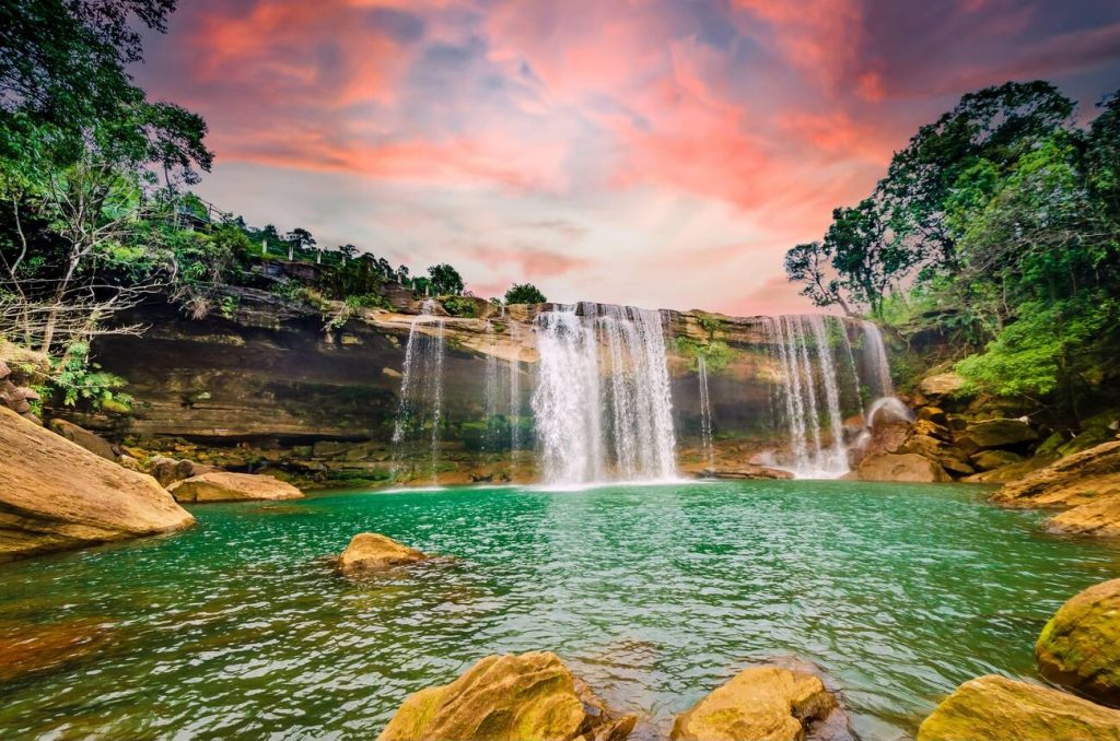India’s most underrated natural wonder is this waterfall city!