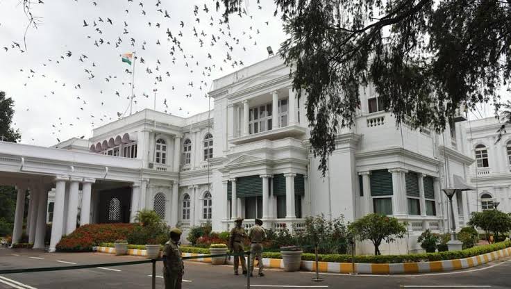 Raj Bhawan Bengaluru opens for tourists for 3 days!
