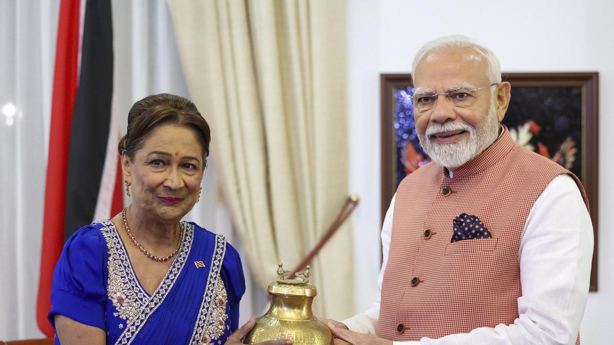 PM Modi presents Mahakumbh water & Ram mandir replica to Trinidad & Tobago PM!