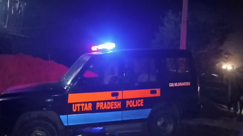 Elderly man abandoned in car while family tours Taj Mahal!