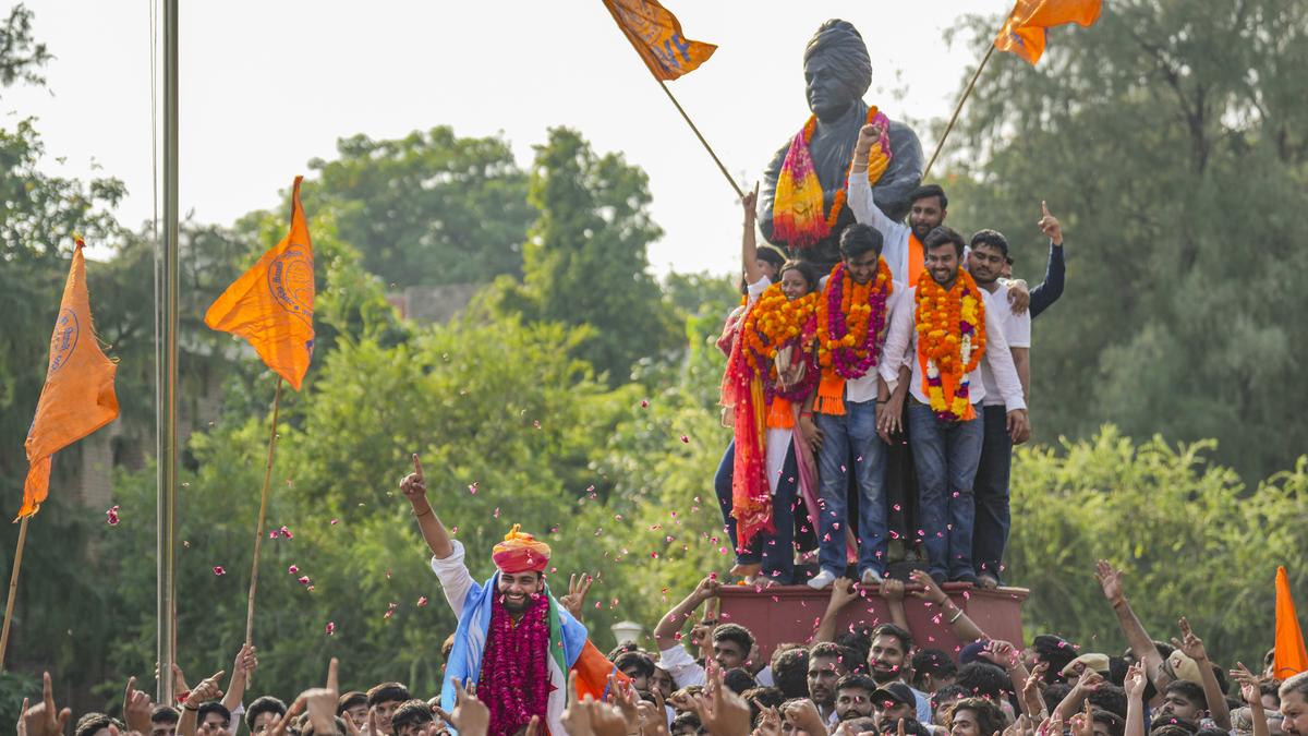 Delhi HC issues notices to Student leaders, flags violations in DUSU Polls!