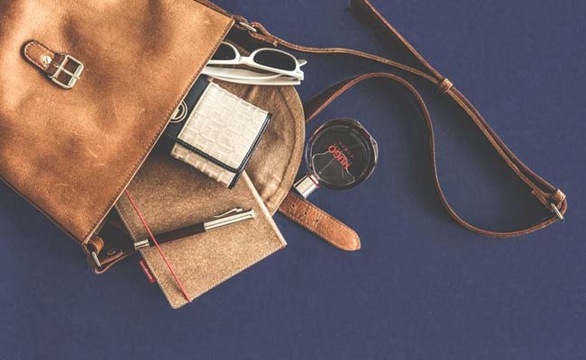The Ultimate Work Bag Checklist for Every Corporate Girl!