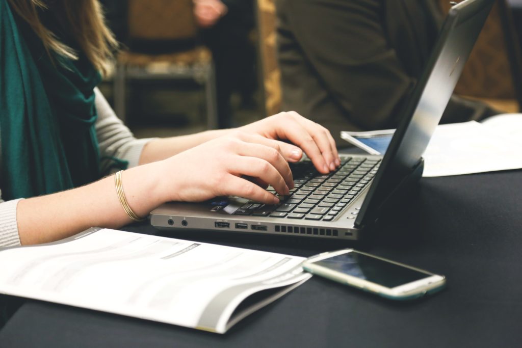 7 Easy Writing Jobs to Earn Big Money Online in 2025!
