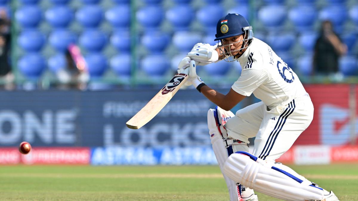 India make Confident start in 2nd Test, Reach 94/1 at Lunch!