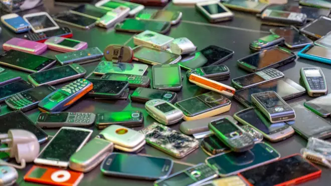 This Indian startup extracts gold from your old phones!
