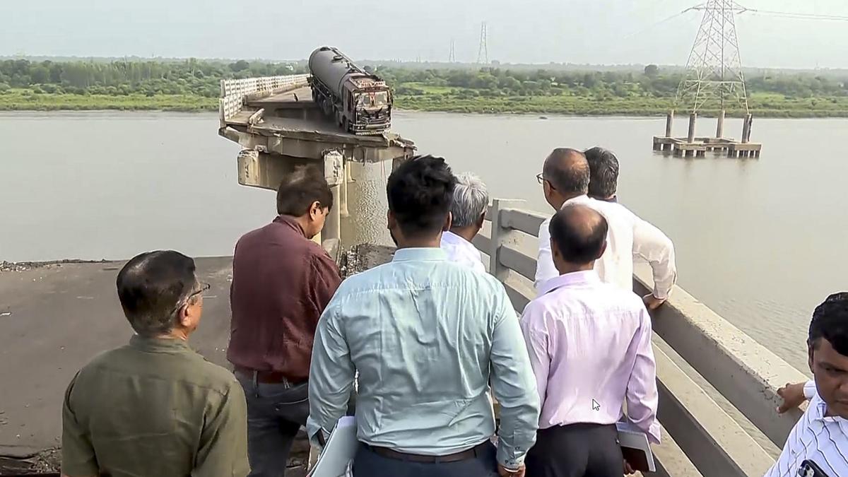Why did the Vadodara bridge collapse? Minister reveals early findings!