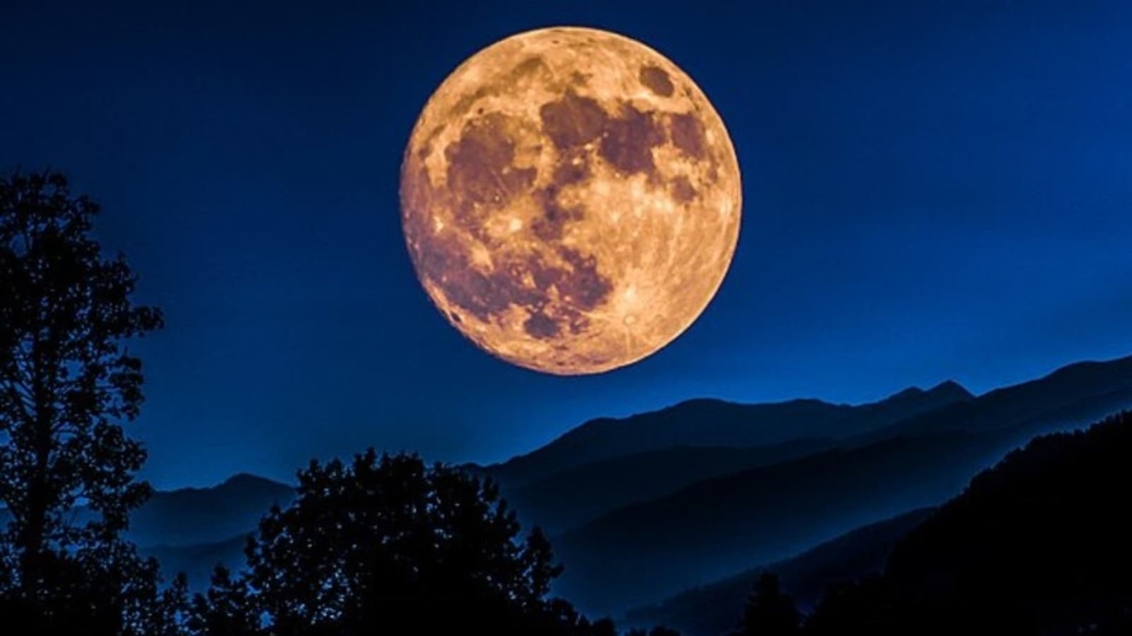 Don’t miss it: the rare supermoon lighting up October skies!