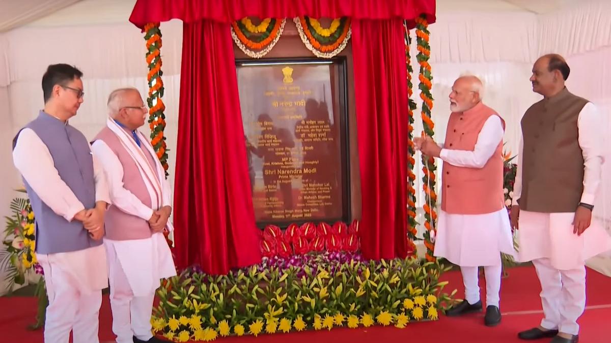 PM Modi inaugurates 184 new Eco-Friendly flats for MPs!